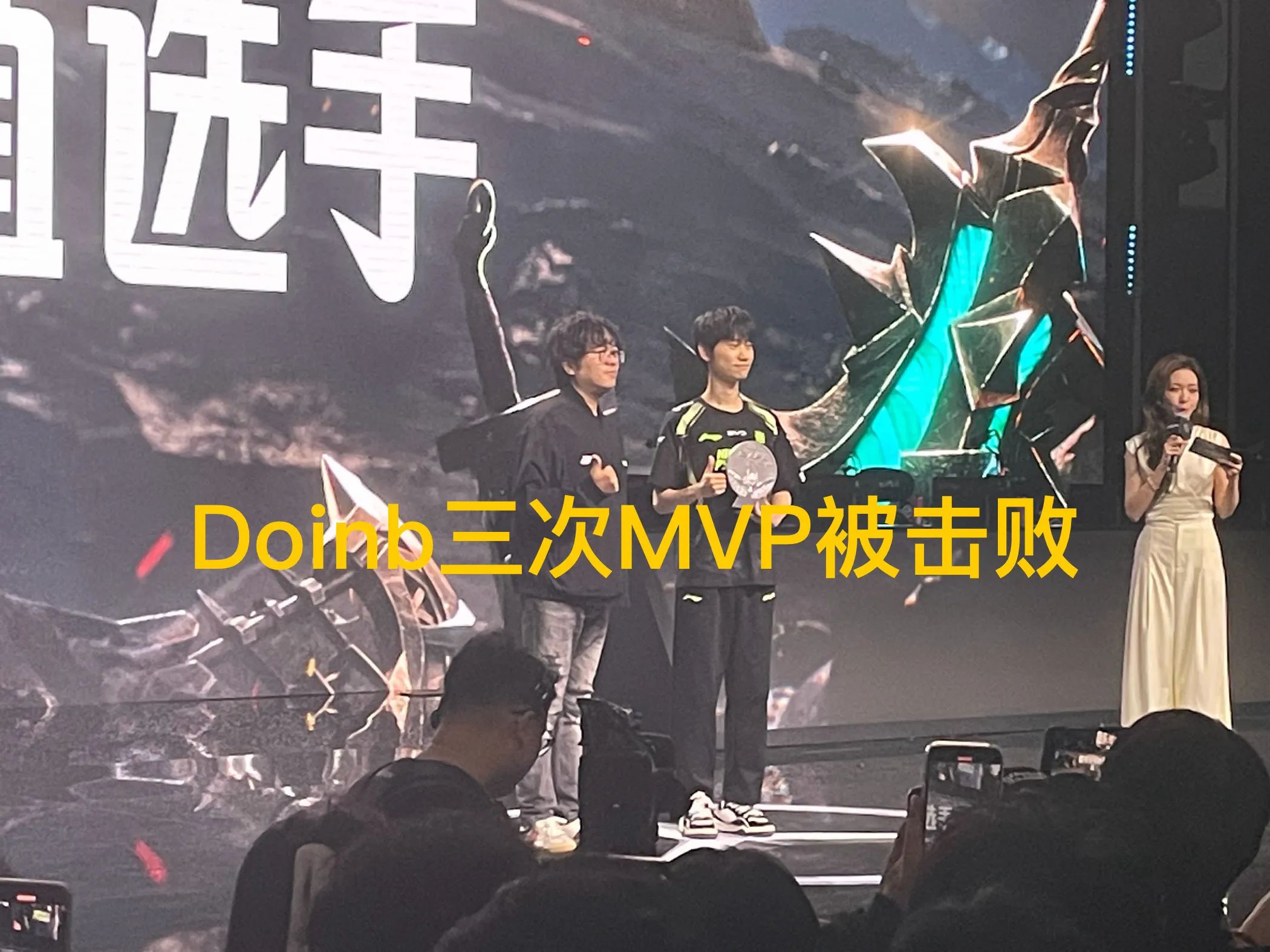 关于Uzi迎来五赛季出色发挥，快船观众热烈欢呼！的信息
