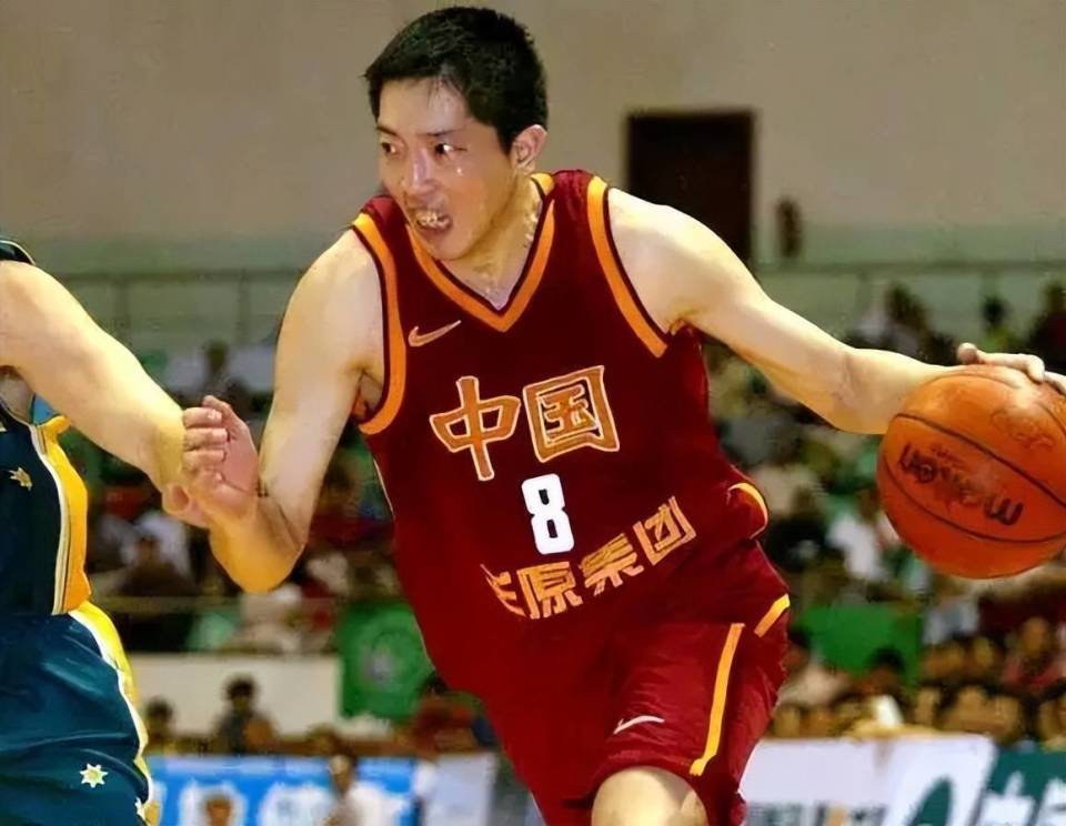 赛后体能课后，四川男篮复出首秀备战NBA季后赛，质疑声四起，团队化学反应显著的简单介绍