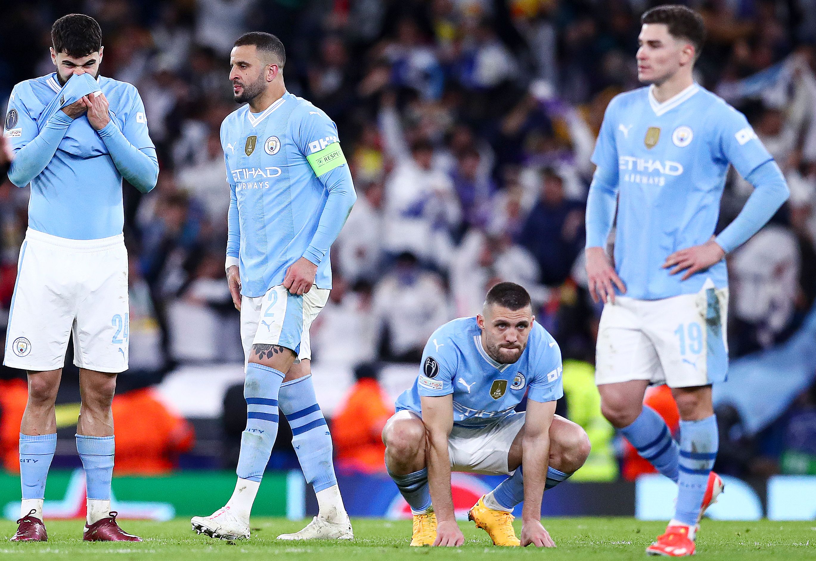 关键时刻皇家马德里调整名单以备英超，主帅复盘环节打磨，管理层满意，训练强度明显提升(皇家马德里新闻)