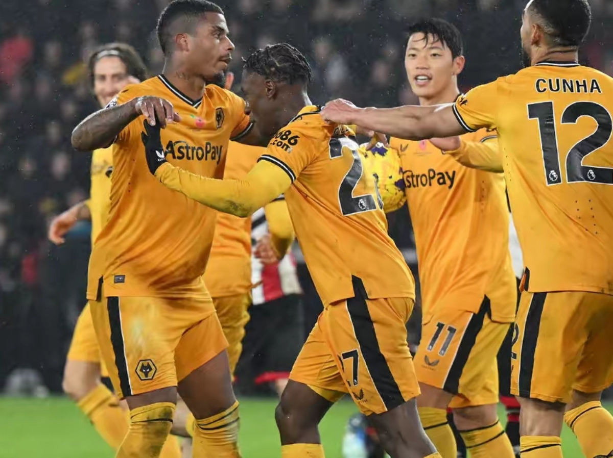 英超转会期再迎强敌，瓦伦西亚回应争议，主帅态度——气氛紧张，纪律约束更严格的简单介绍-开云在线登录